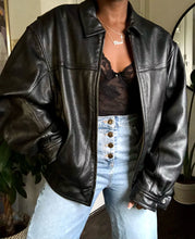 Load image into Gallery viewer, vintage leather bomber (M)
